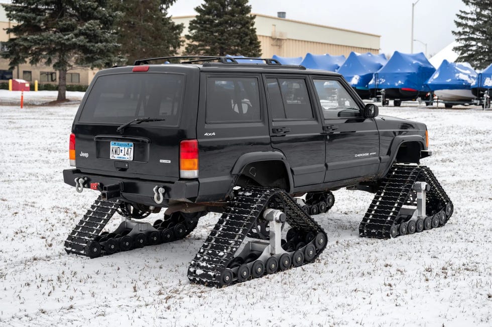 2001 jeep cherokee sport 4x4 with dominator track system rear