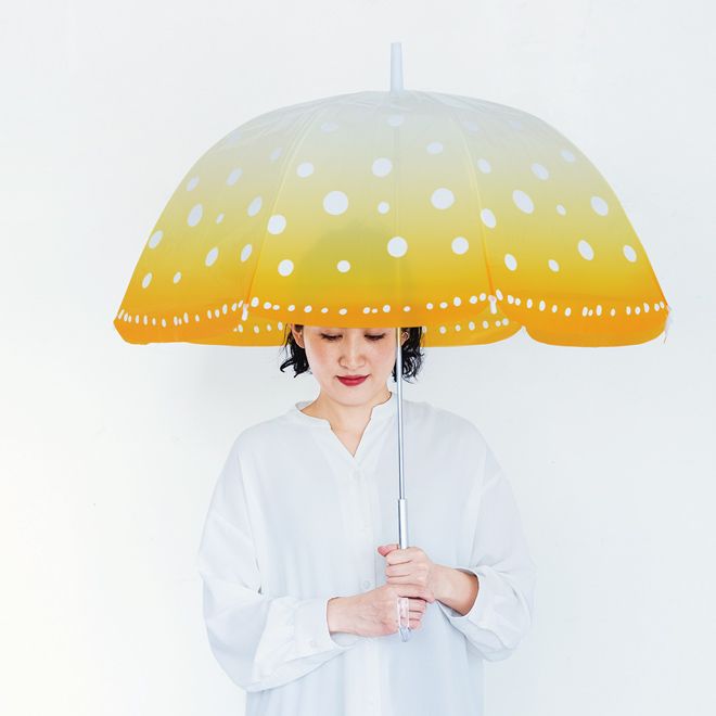 近期日本網拍品牌 felissimo 與山形縣的加茂水族館以水母優雅、飄逸的形象為靈感，聯名推出三款外型超療癒的「透明系水母雨傘」！