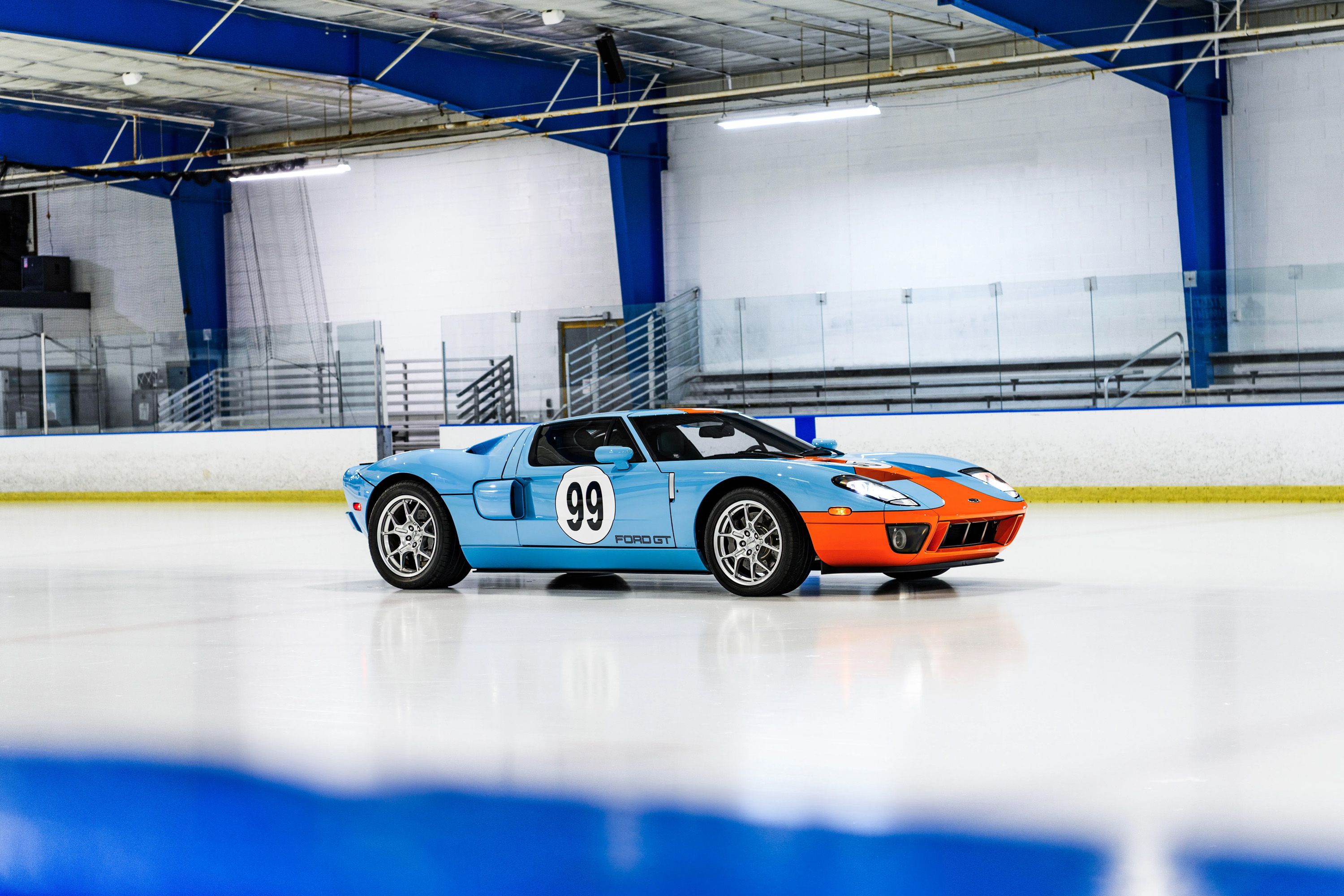 Wayne Gretzky's 86-mile 2006 Ford GT Heritage Edition is getting a lot of attention