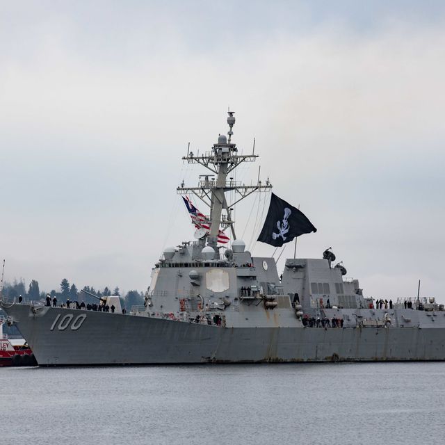 200921 n vq841 1014 everett, wash sep 21, 2020 guided missile destroyer uss kidd ddg 100 pulls into its homeport of naval station everett nse uss kidd is returning following the ship’s deployment to the us 4th fleet area of operations us navy photo by mass communication specialist 3rd class ethan sotoreleased