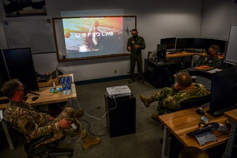 us air force gen mark kelly, right, commander of air combat command, and us air force command chief master sgt david wade, air combat command, receive a brief from u 2 federal laboratory staff about the organization’s stand up and recent projects, dec 4, 2020, at beale air force base, california