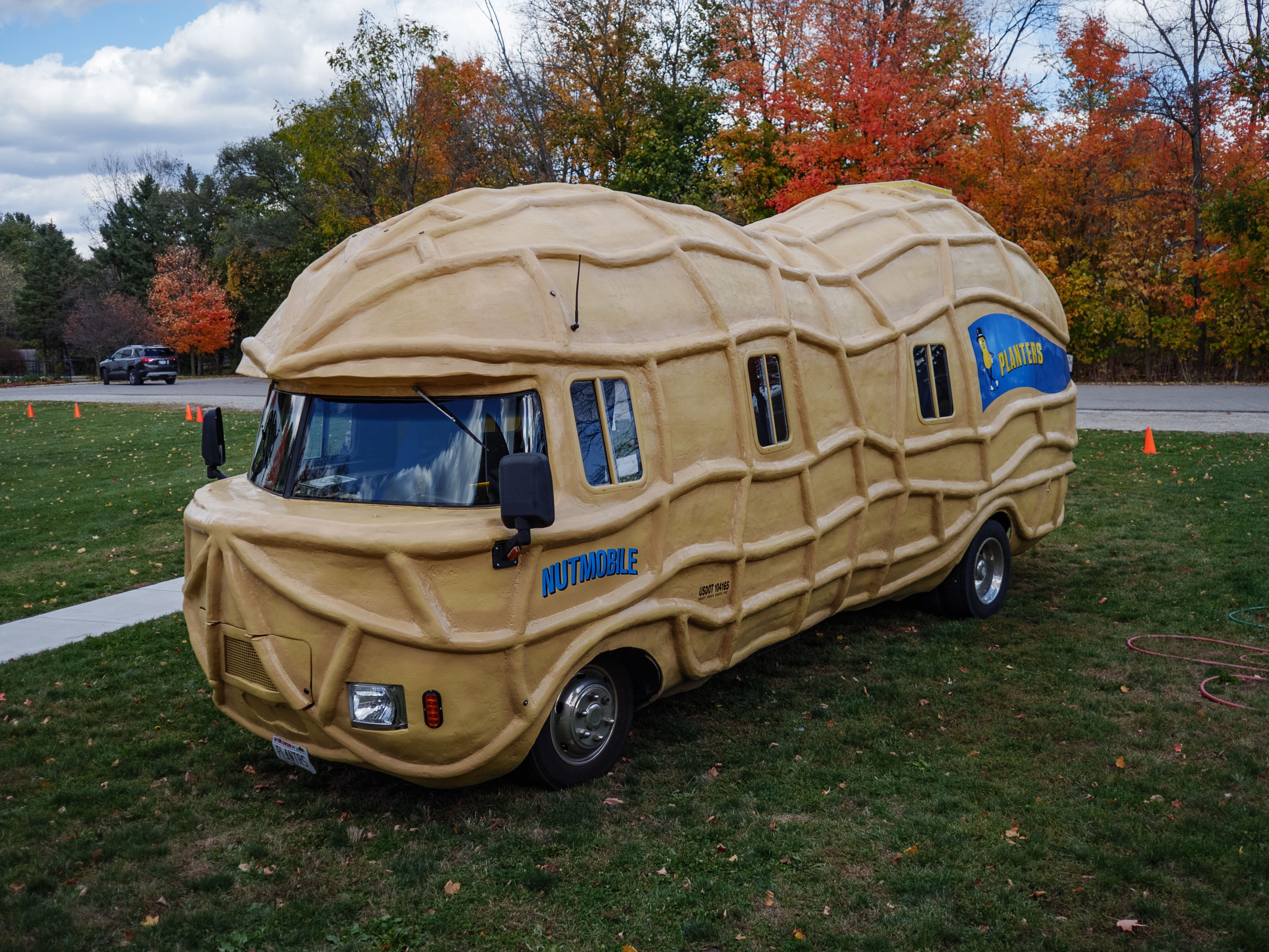 https://hips.hearstapps.com/hmg-prod/images/2014-mr-peanut-nutmobile-128-1604075001.jpg