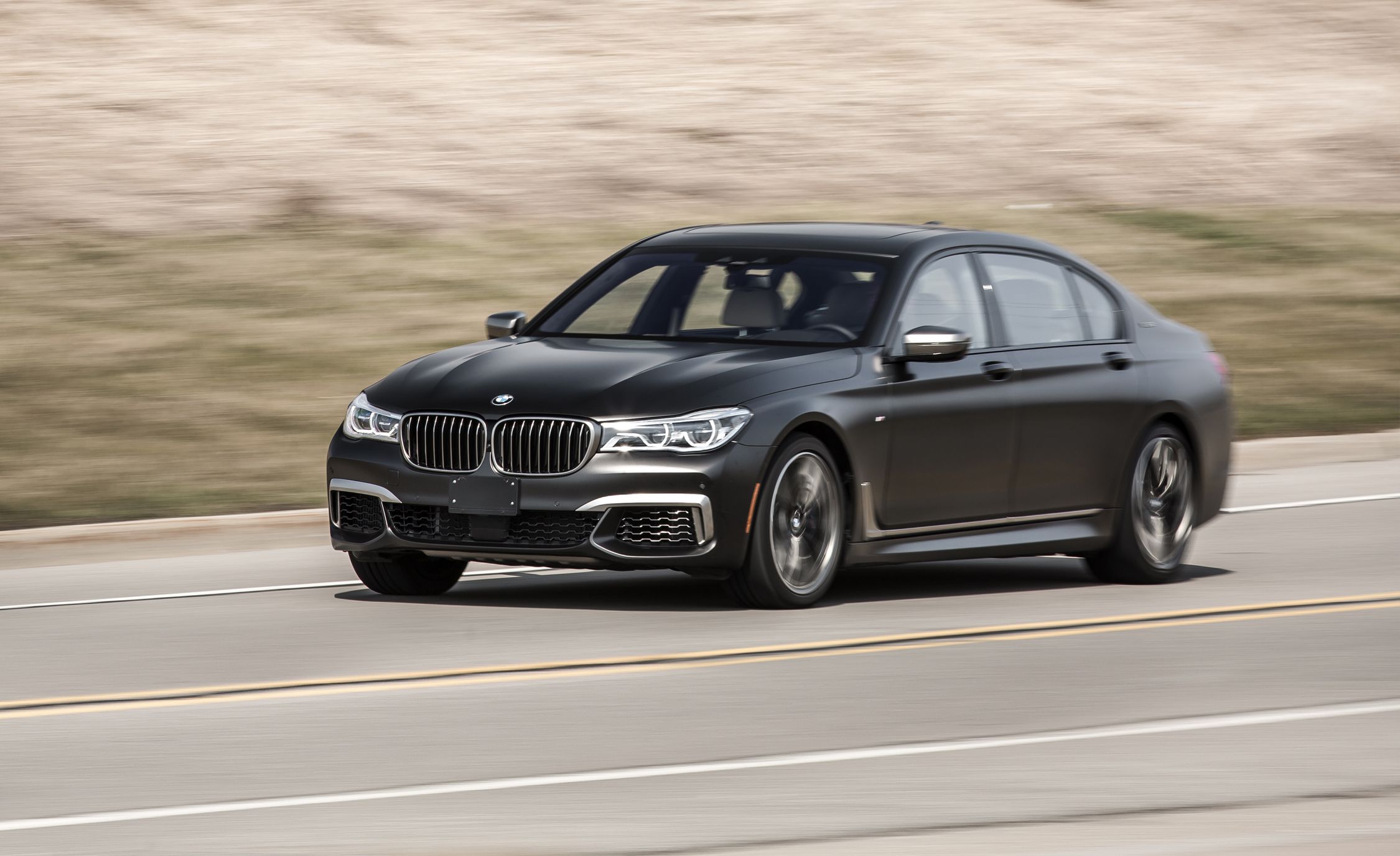 2020 BMW 7 Series Compared to Classic E38, Costs 26 Times More -  autoevolution