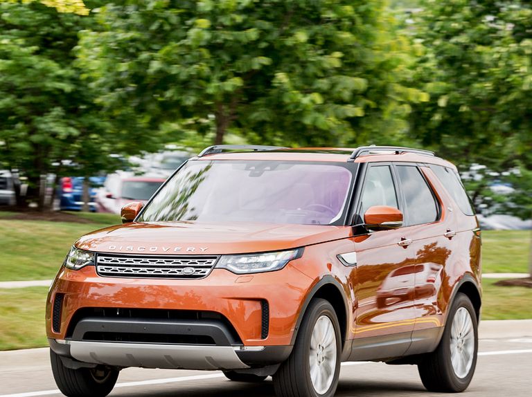 2018 Land Rover Discovery Review, Pricing, and Specs