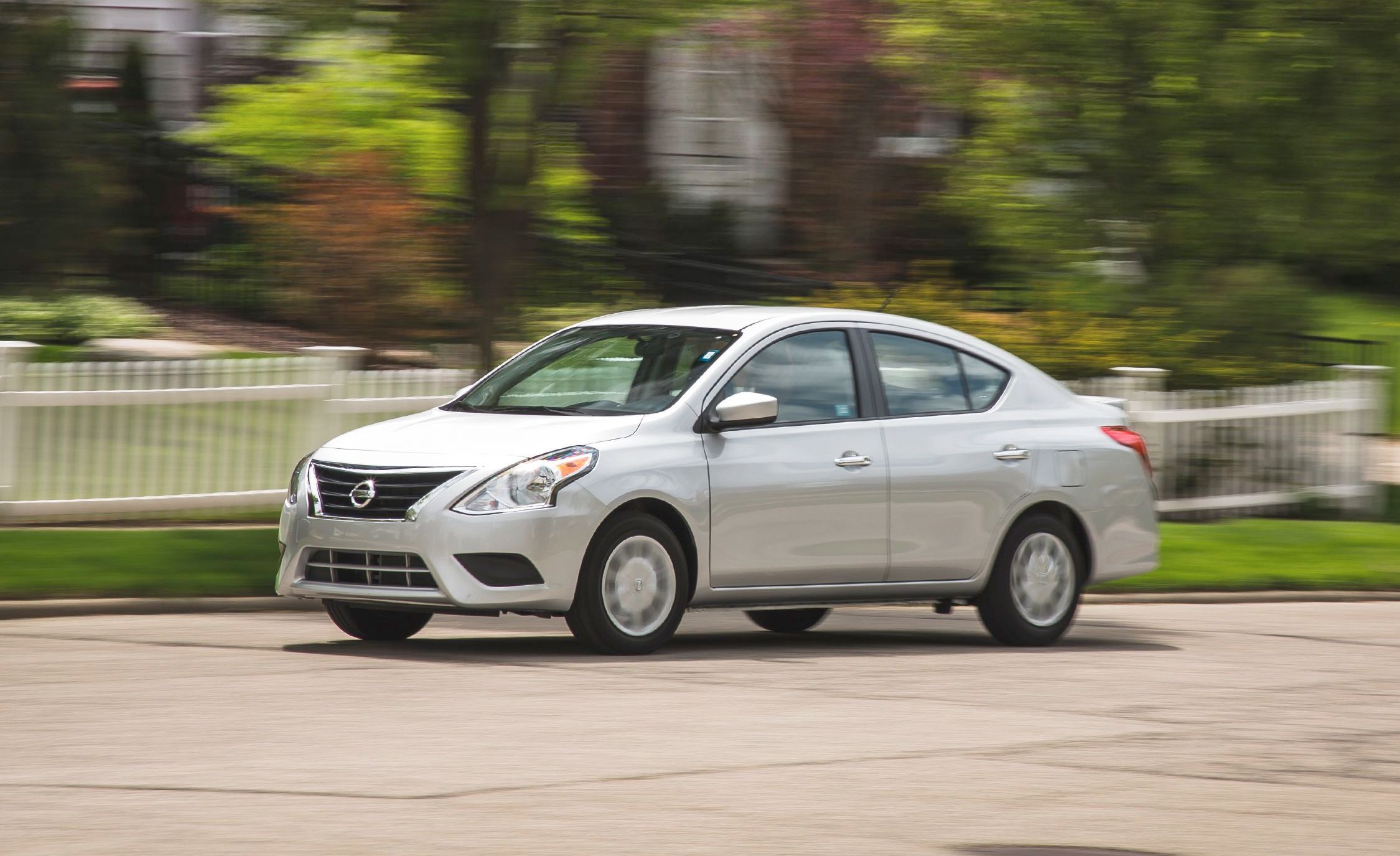 2019 Nissan Versa Review, Pricing, and Specs