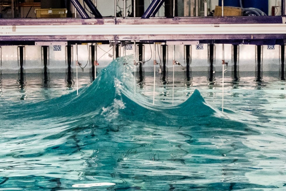Op deze foto is de morfologie te zien van een monstergolf die werd gecreerd in de FloWave Ocean Energy Research Facility van de University of Edinburgh in Schotland