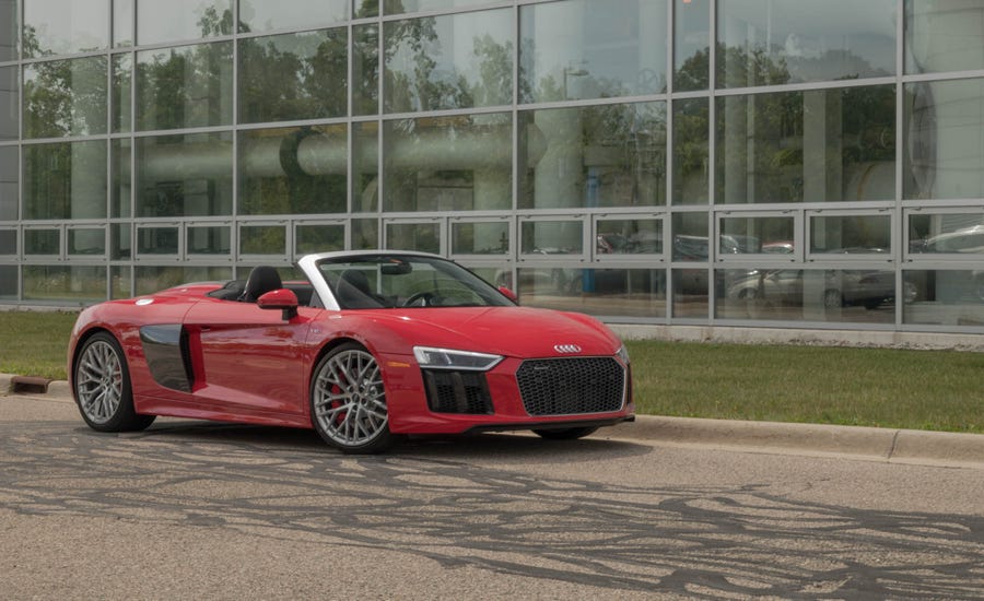 https://hips.hearstapps.com/hmg-prod/images/2018-audi-r8-05-placement-1534435060.jpg?crop=1xw:1xh;center,center&resize=900:*