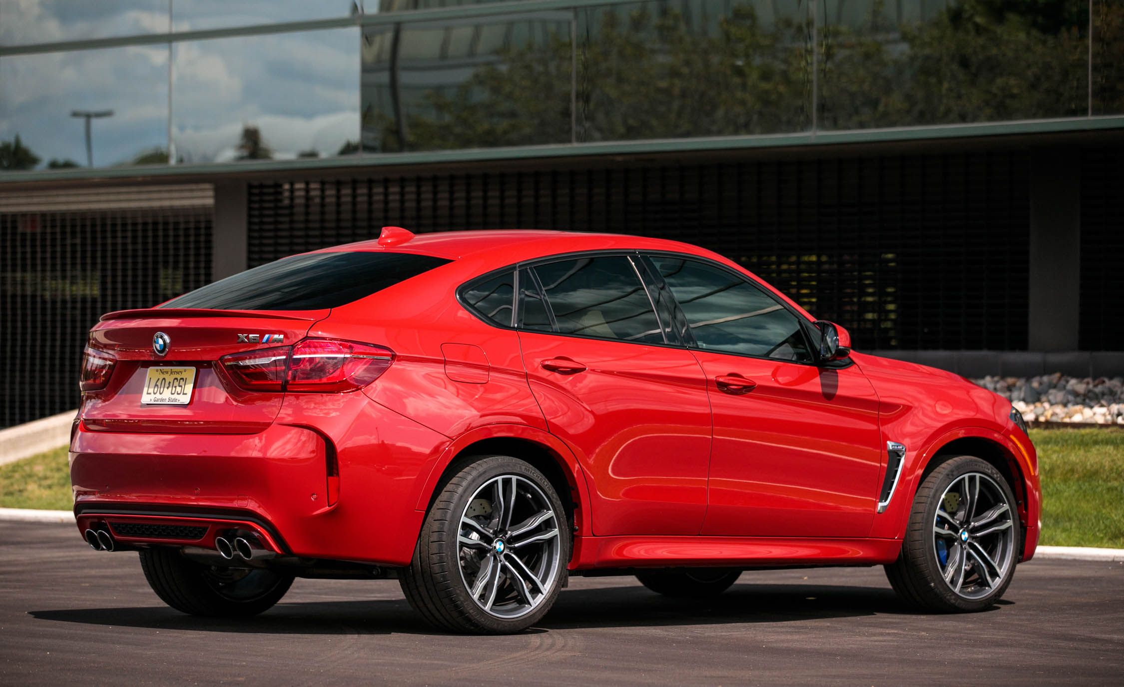 Тема x6. BMW x6 m 2017. BMW x6m 2018. БМВ x6 m 2017. BMW x6m f86 Red.