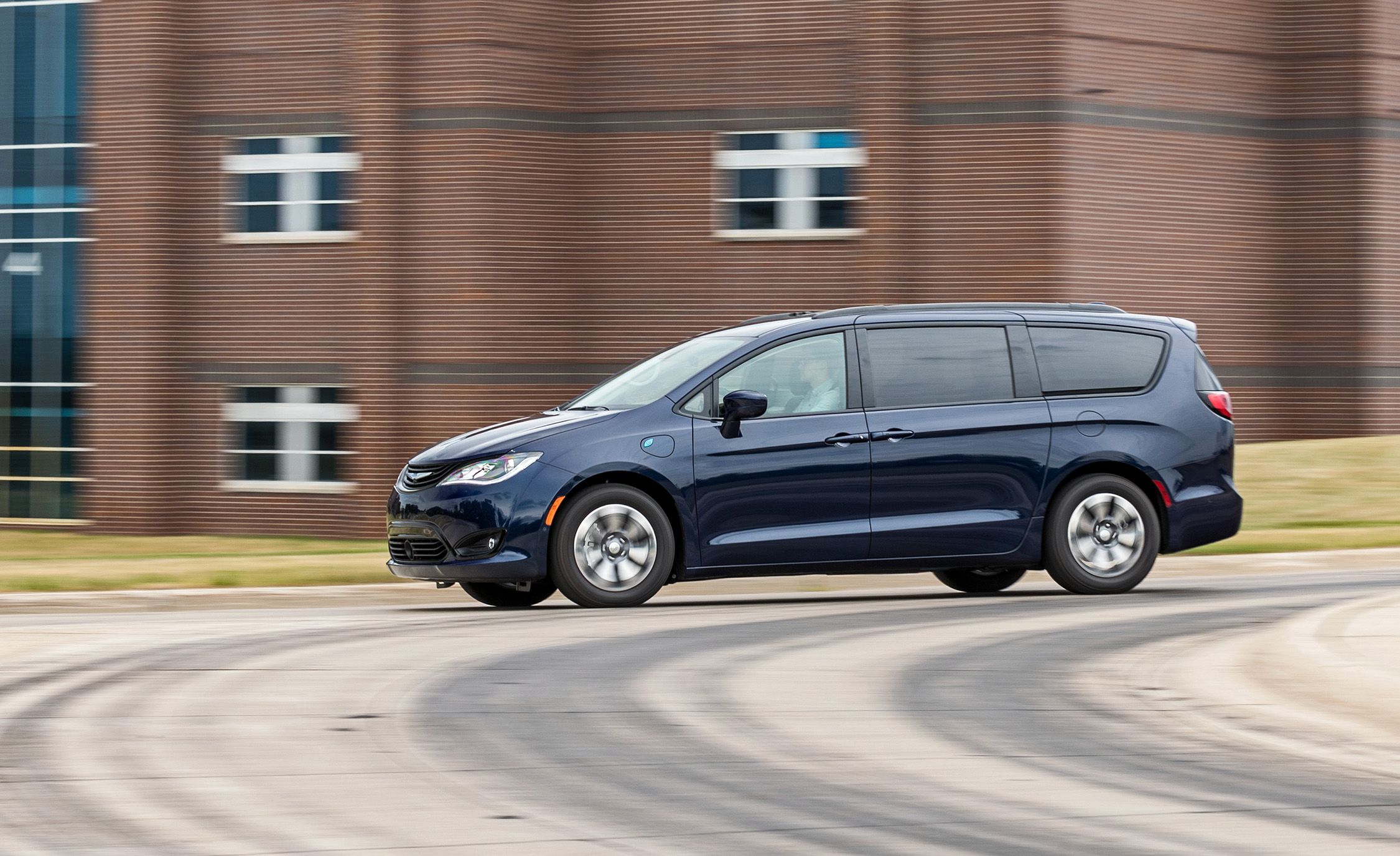 How Reliable Is The 2018 Chrysler Pacifica Hybrid Minivan?