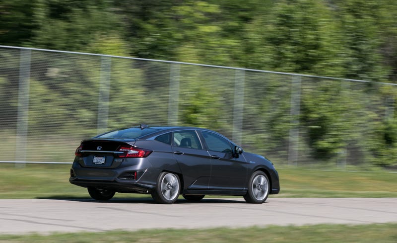 2019 Honda Clarity Reviews Price Photos And Specs That Means It Drives Like An Electric Car And Not Accord At Least A Lot
