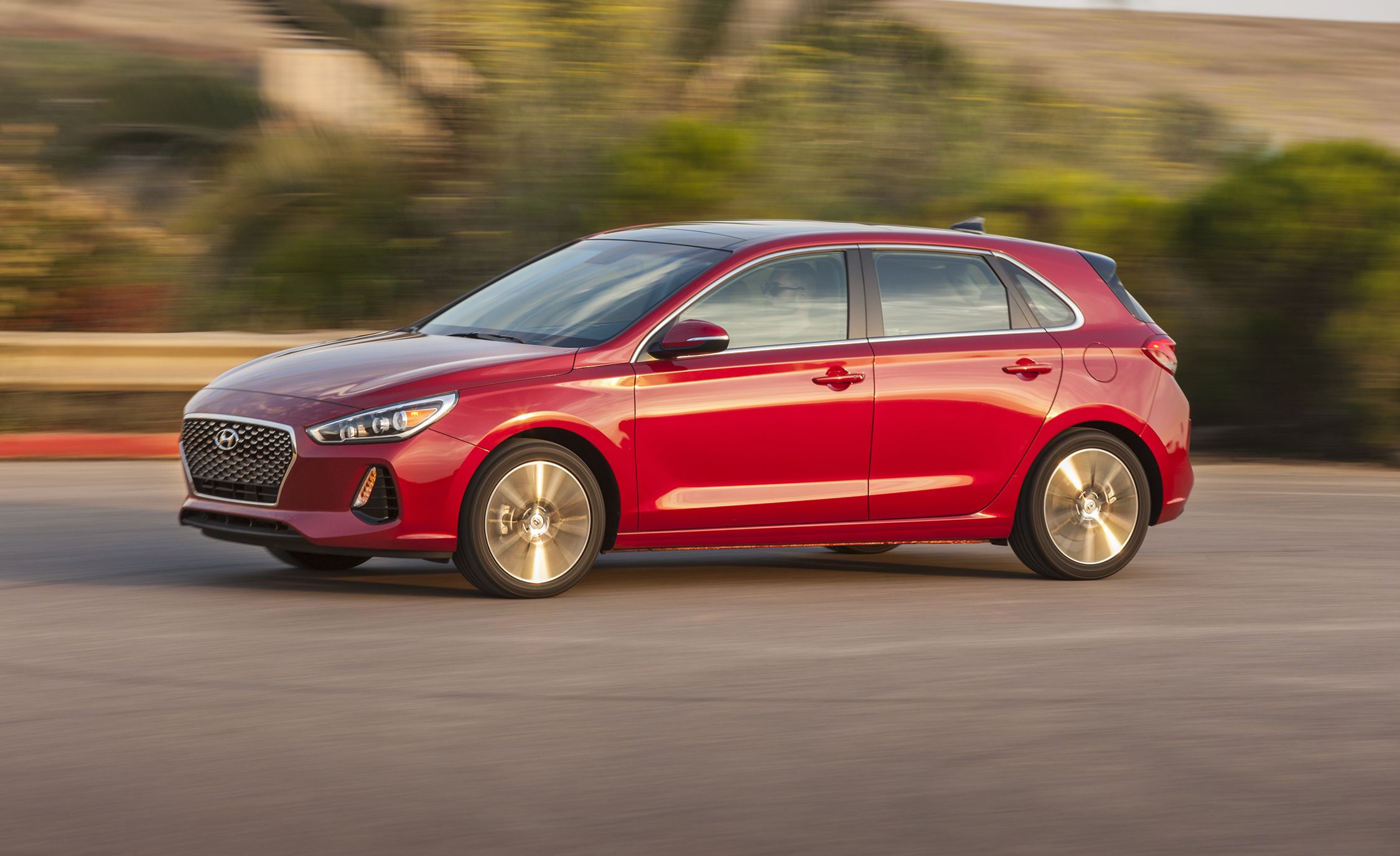 Hyundai i30 (Elantra GT) review - better than a VW Golf? 