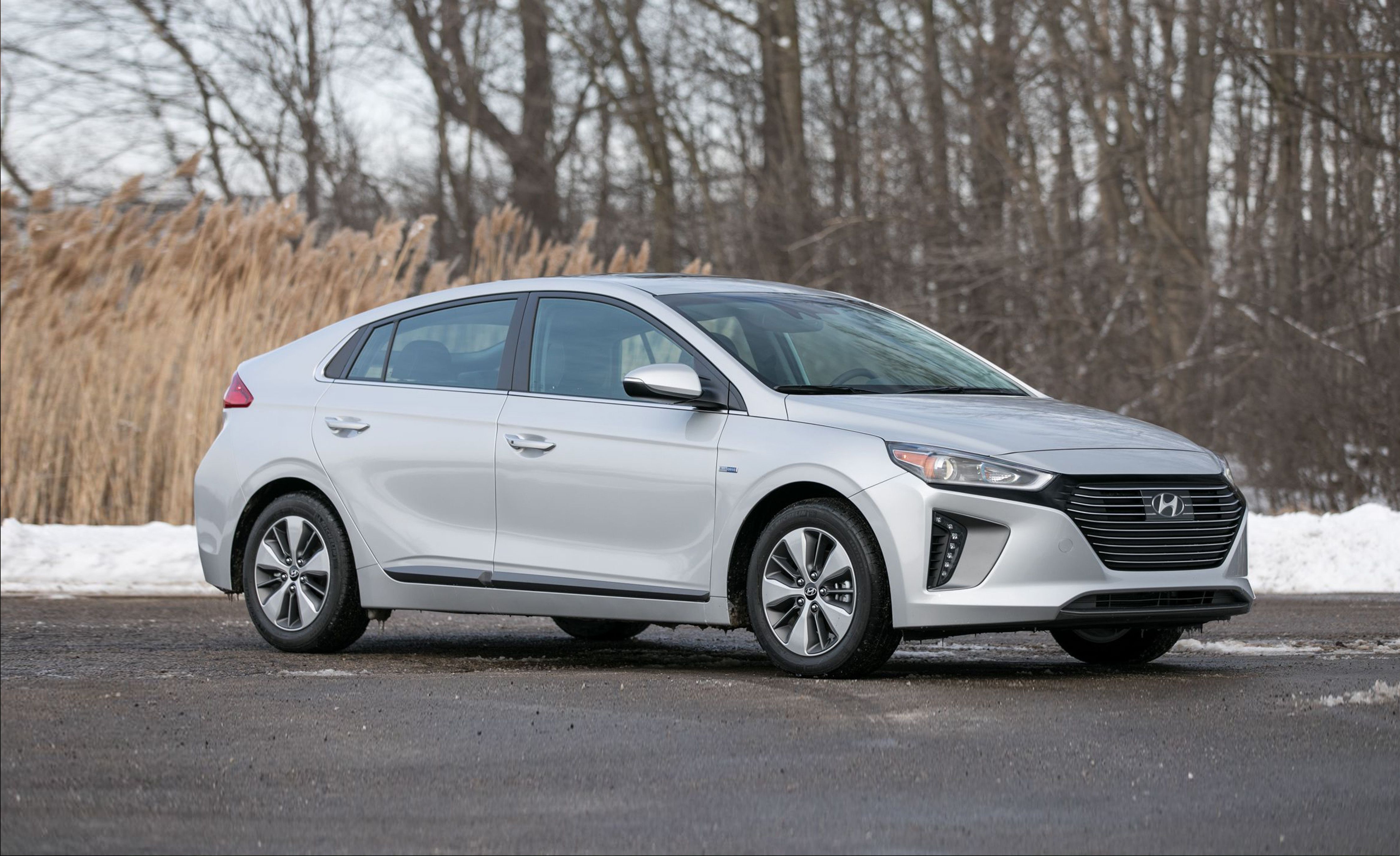 2019 Hyundai Ioniq Reviews Hyundai Ioniq Price Photos And Specs Car And Driver 