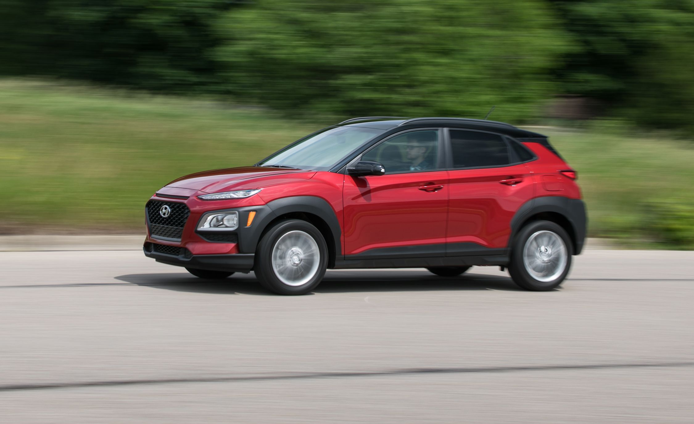 Hyundai Kona 2018 chính thức được bán với giá từ 480 triệu