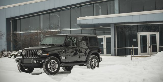 The Four-Cylinder Jeep Wrangler Is a Lot More Efficient Than the V-6