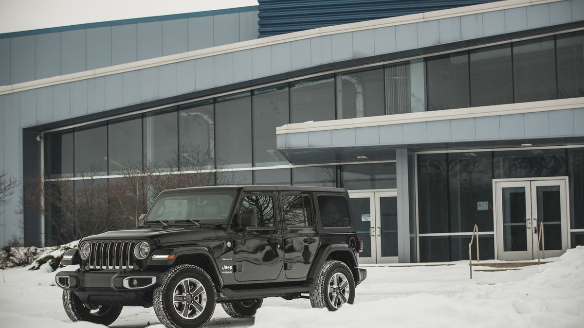 The Four-Cylinder Jeep Wrangler Is a Lot More Efficient Than the V-6
