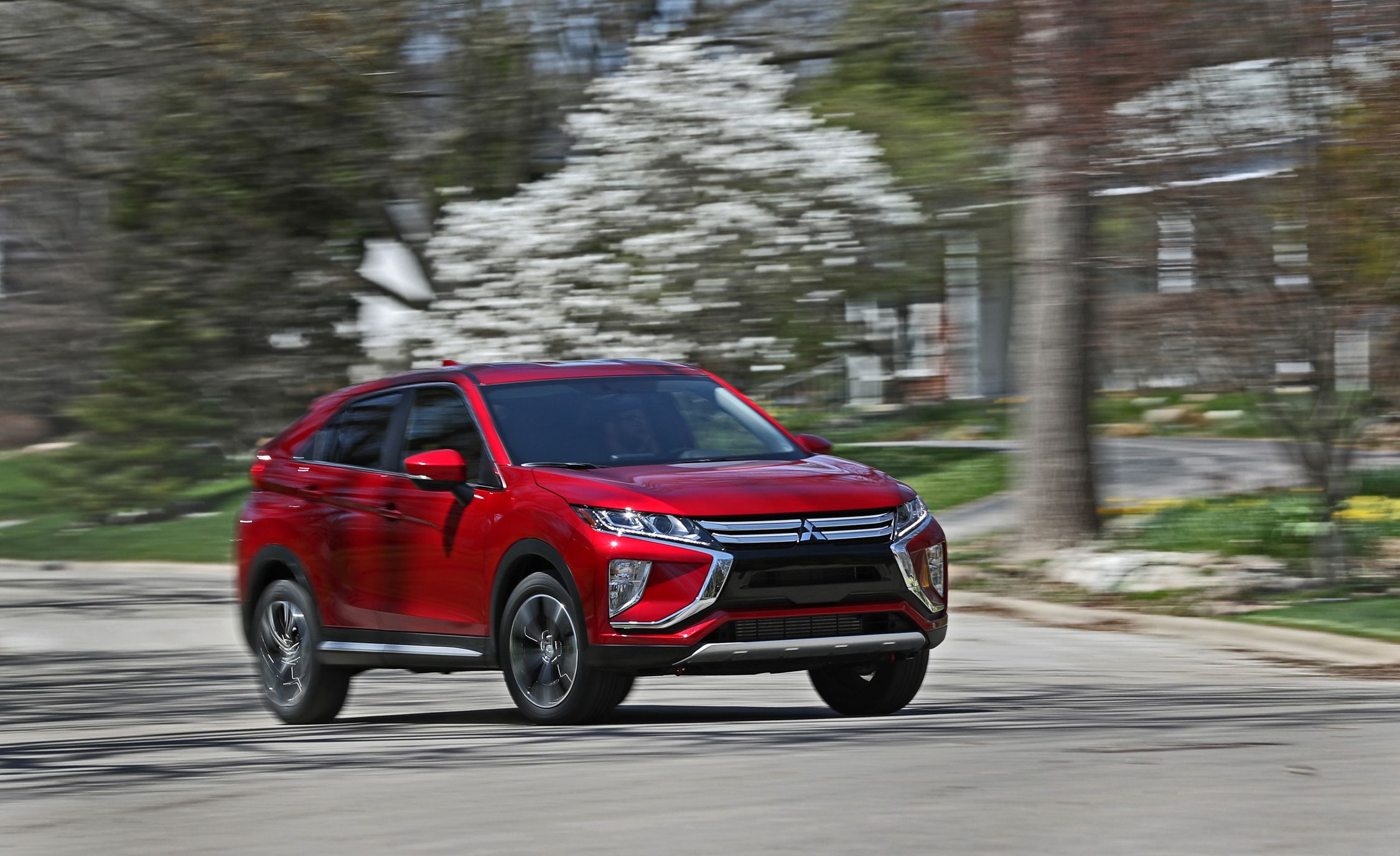 2019 Mitsubishi Eclipse Cross Reviews | Mitsubishi Eclipse Cross Price, Photos, and Specs | Car and Driver