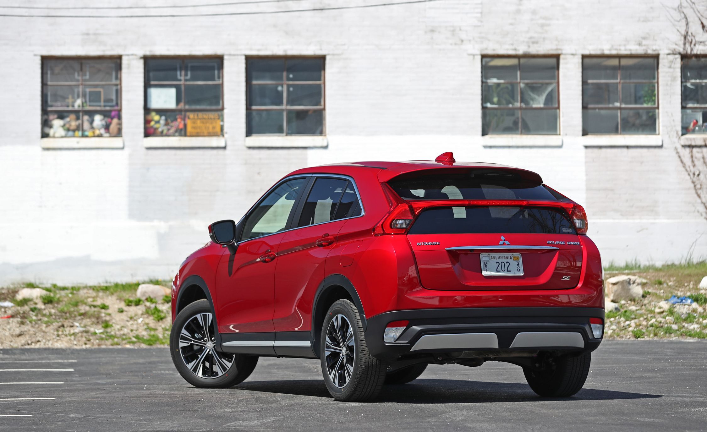 2019 Mitsubishi Eclipse Cross Reviews | Mitsubishi Eclipse Cross Price, Photos, and Specs | Car and Driver