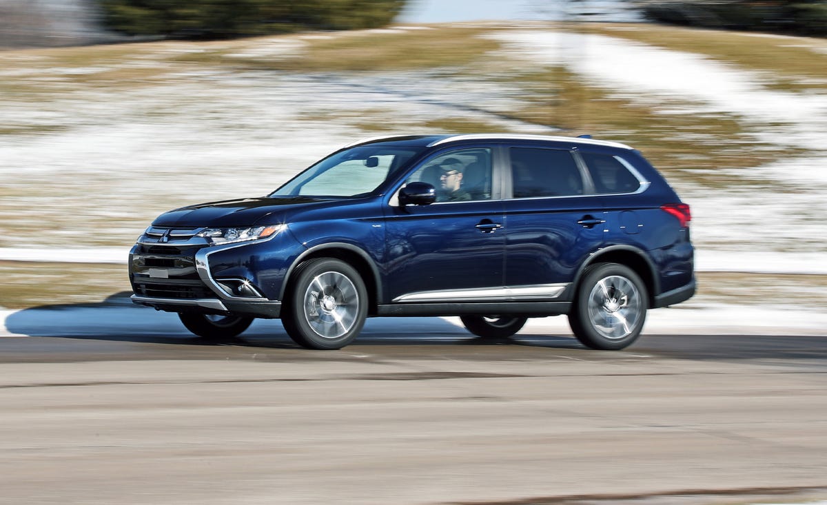 2018 Mitsubishi Outlander Review, Pricing, and Specs