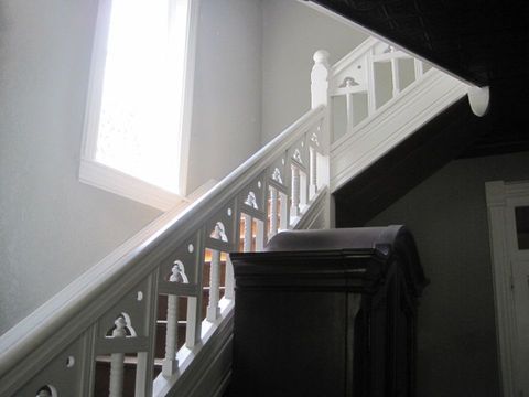 Stairs, Handrail, Baluster, Property, Room, Home, House, Molding, Architecture, Daylighting, 