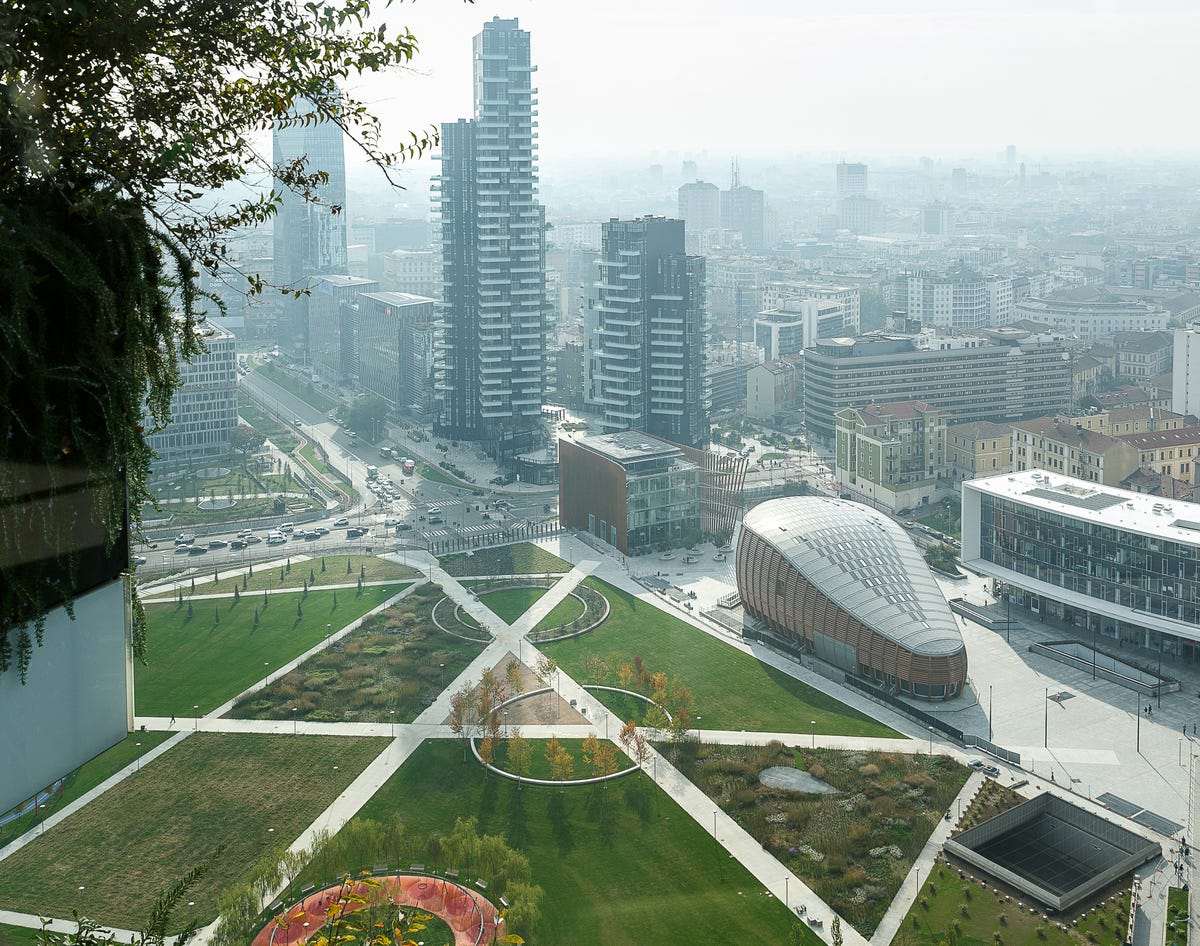 Milano / A. Pomi.  Library of Congress