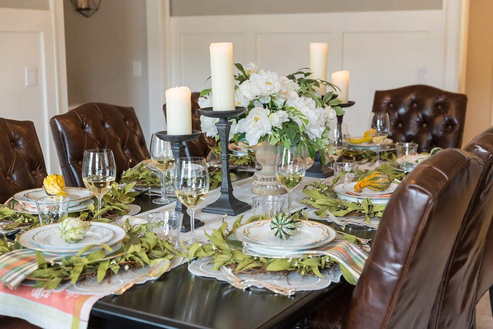 Home, Decor, Thanksgiving, Gift a table with plates and glasses on it
