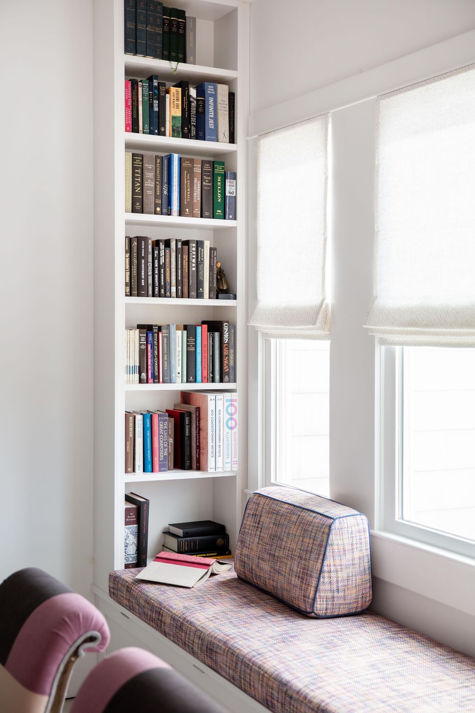 Shelf, Shelving, Furniture, Bookcase, Room, Living room, Interior design, Home, Wall, Building, 