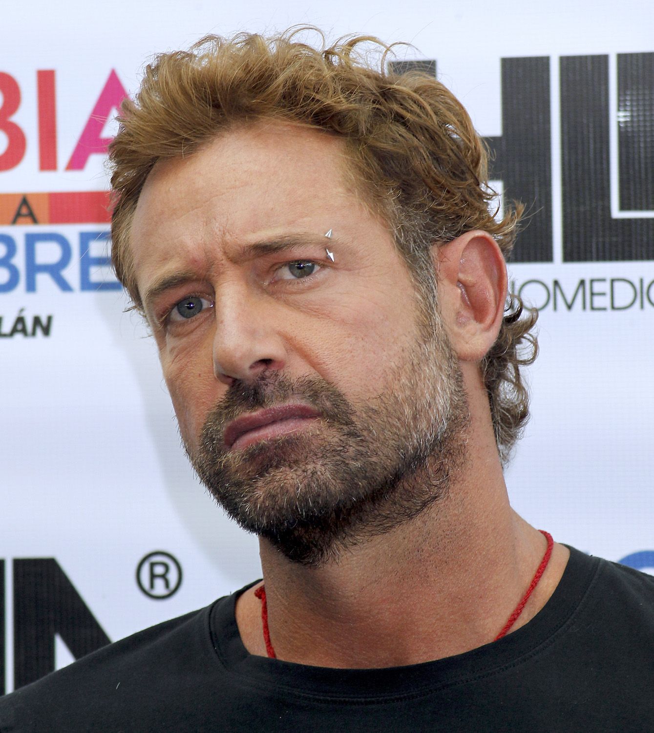 Gabriel Soto planta en directo a un programa