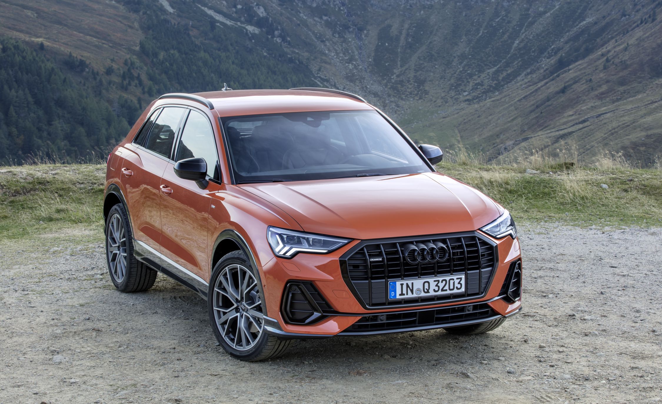 Audi Q3: photos, specifications, car features and reviews of owners 98 Audi Q3: photos, specifications, car features and reviews of owners 27