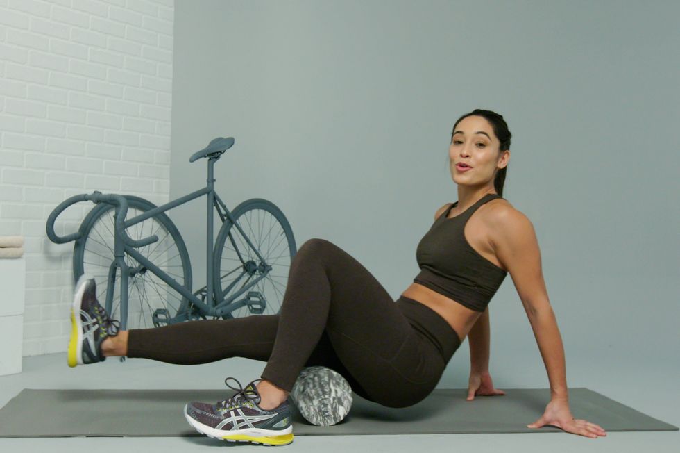 how to use a foam roller, hamstrings