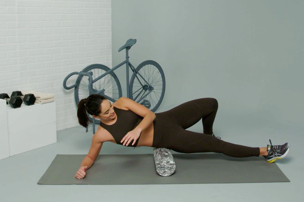 how to use a foam roller, tfl