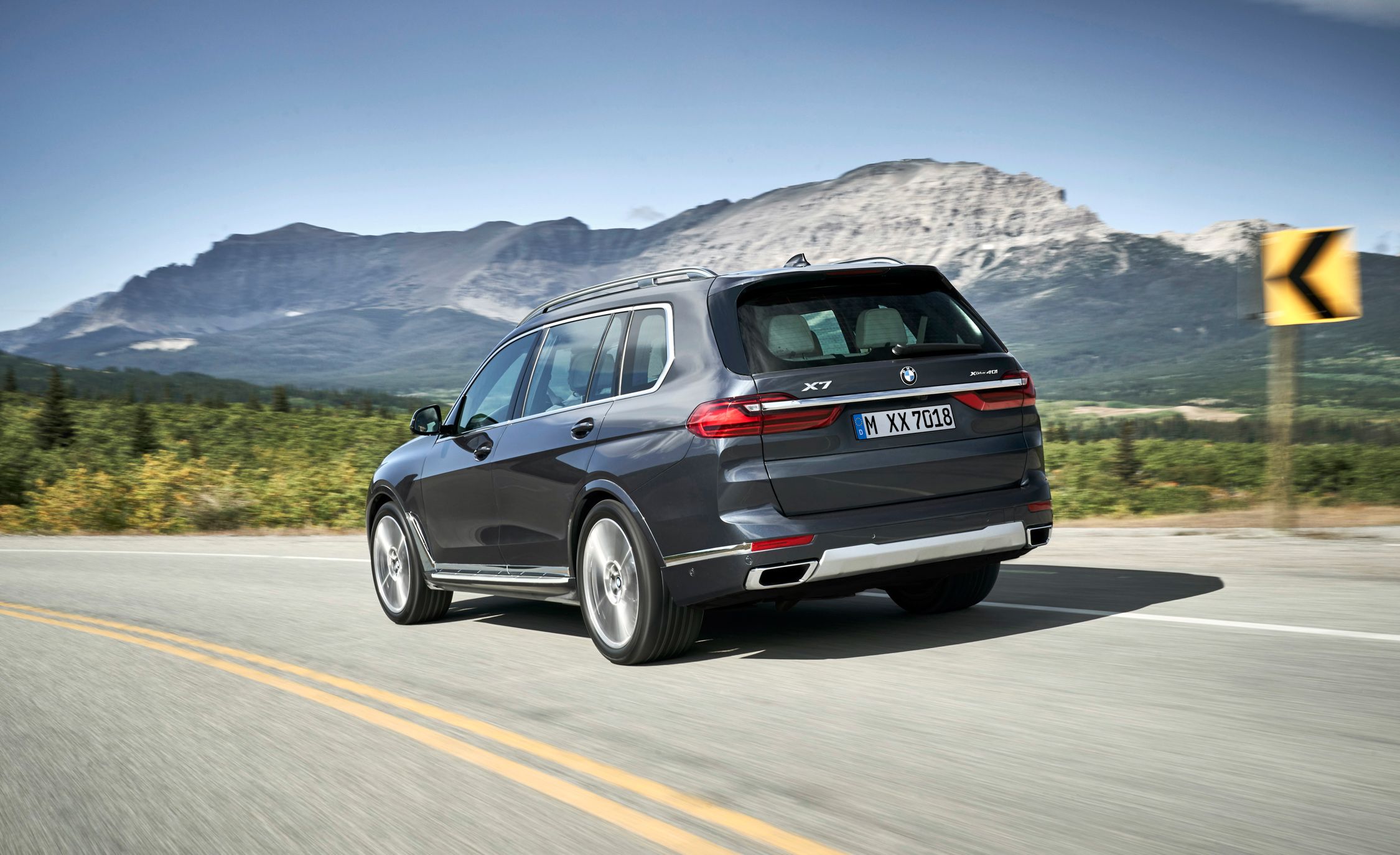 BMW X7 Reviews | BMW X7 Price, Photos, and Specs | Car and Driver