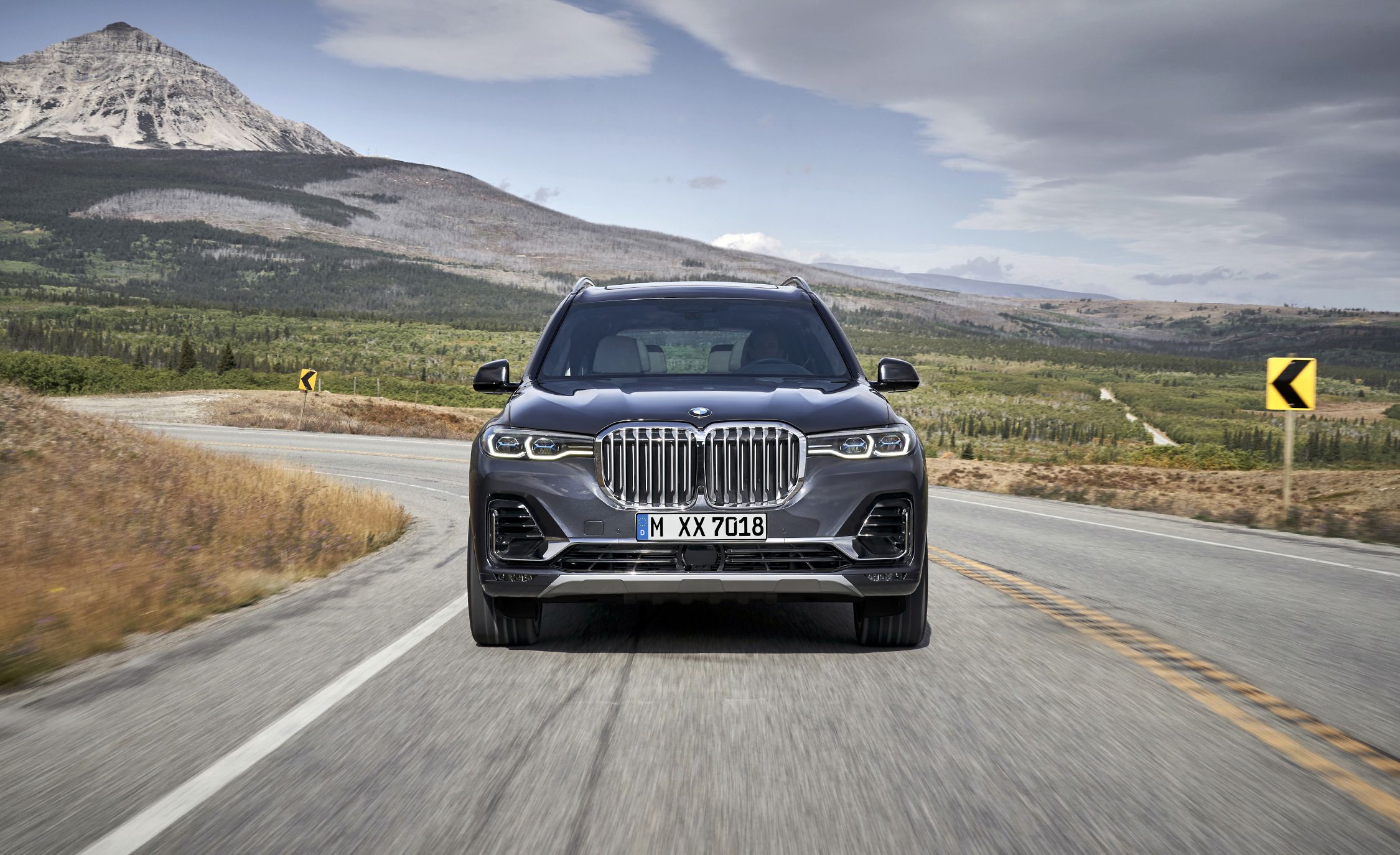 BMW X7 Reviews | BMW X7 Price, Photos, And Specs | Car And Driver