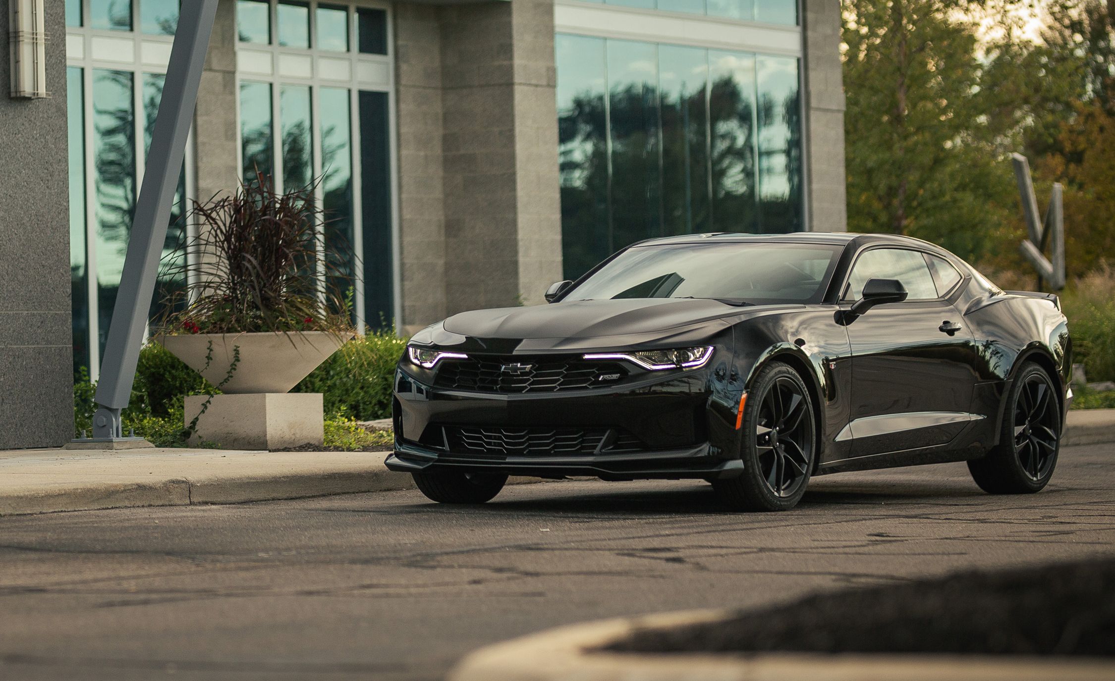 2019 Chevrolet Camaro Turbo 1LE Sharpens the Model's Reflexes