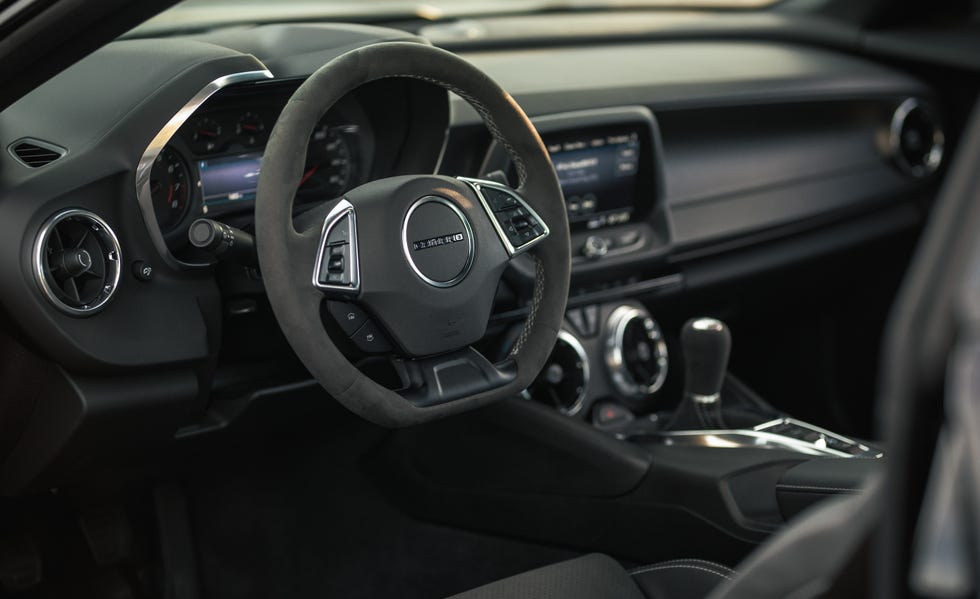 2024 chevrolet camaro interior