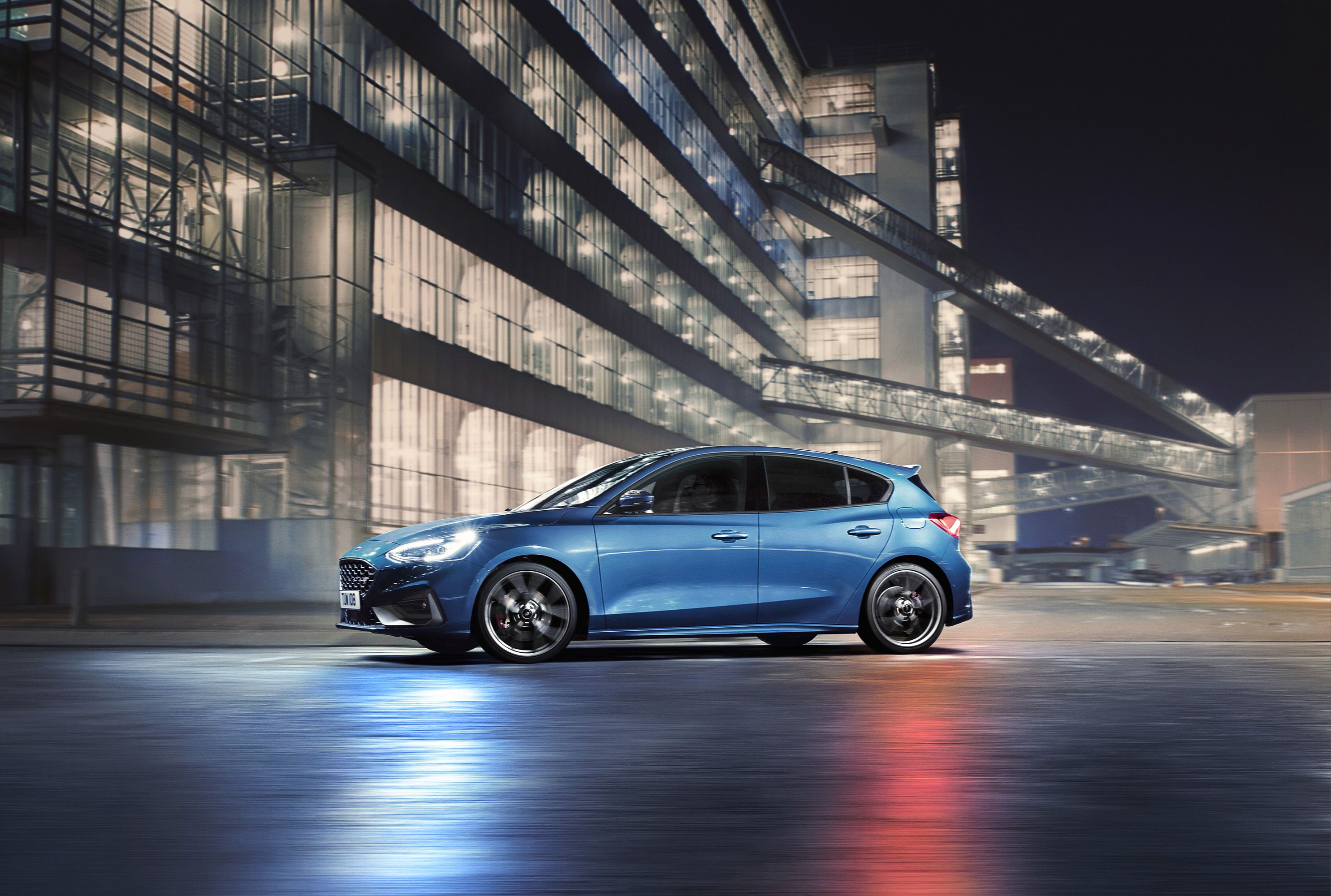2019 Ford Focus ST Mk4 debuts - 276 hp and 430 Nm 2.3 litre turbo, 6-sp  manual or 7-sp auto transmissions 