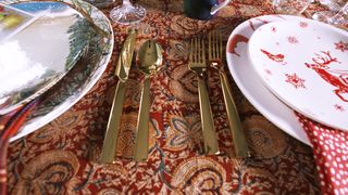 Tableware, Tablecloth, Textile, Cutlery, Plate, Linens, Porcelain, Pattern, Dishware, Table, 