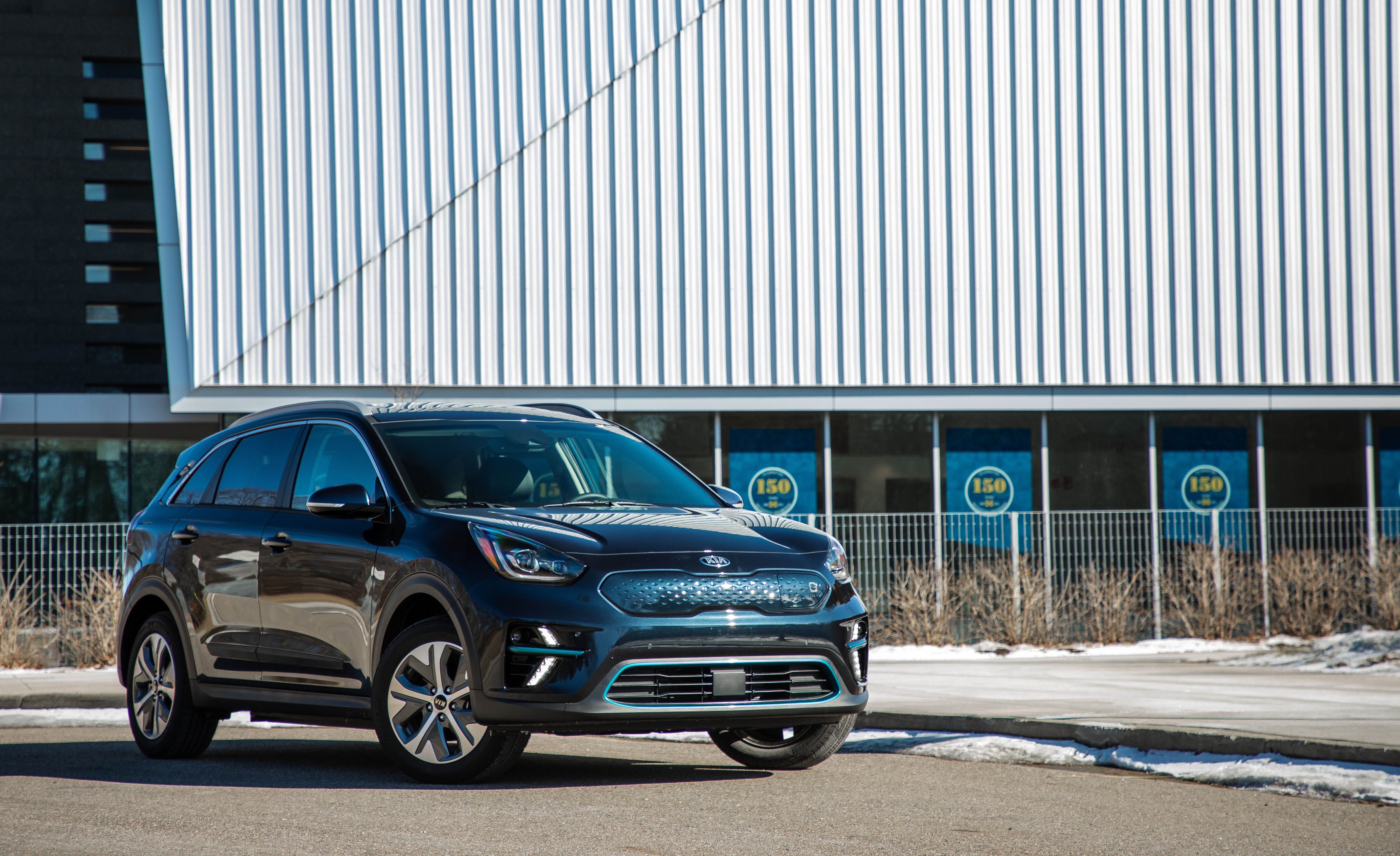 Land vehicle, 6.5 sec a 20-mile advantage over the Kona (both were tested in mid-20-degree winter temperatures).</p>
<p> Michelin Primacy MXV4, Curb weight: Rather, 3919 lb and a host of driver aids such as adaptive cruise control, <img src='https://hips.hearstapps.com/rover/profile_photos/c9106634-635e-4496-bcd9-cc3e136b92db_1543375543.jpg