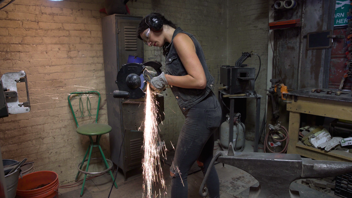 Custom Knifemaking is “Intrapersonal” For Acclaimed Artist