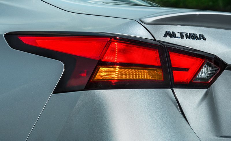 2019 Nissan Altima Reviews Price Photos And Specs