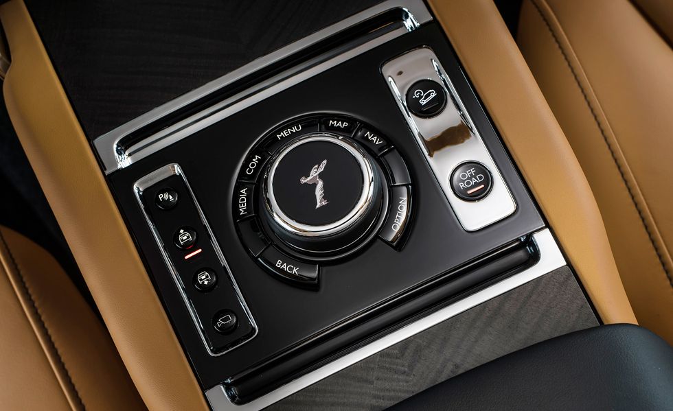 Luxury vehicle, Vehicle, Car, Personal luxury car, Gear shift, Center console, 