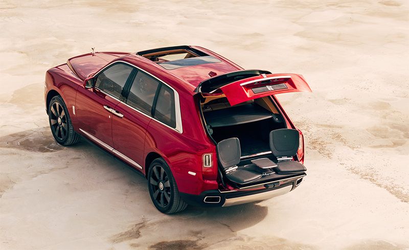 2019 Rolls Royce Cullinan Reviews Price Although It Is A Hatchback The Upper Part Of Cullinan S Split Tailgate Has Stepped Design That Hints At Missing Third Box