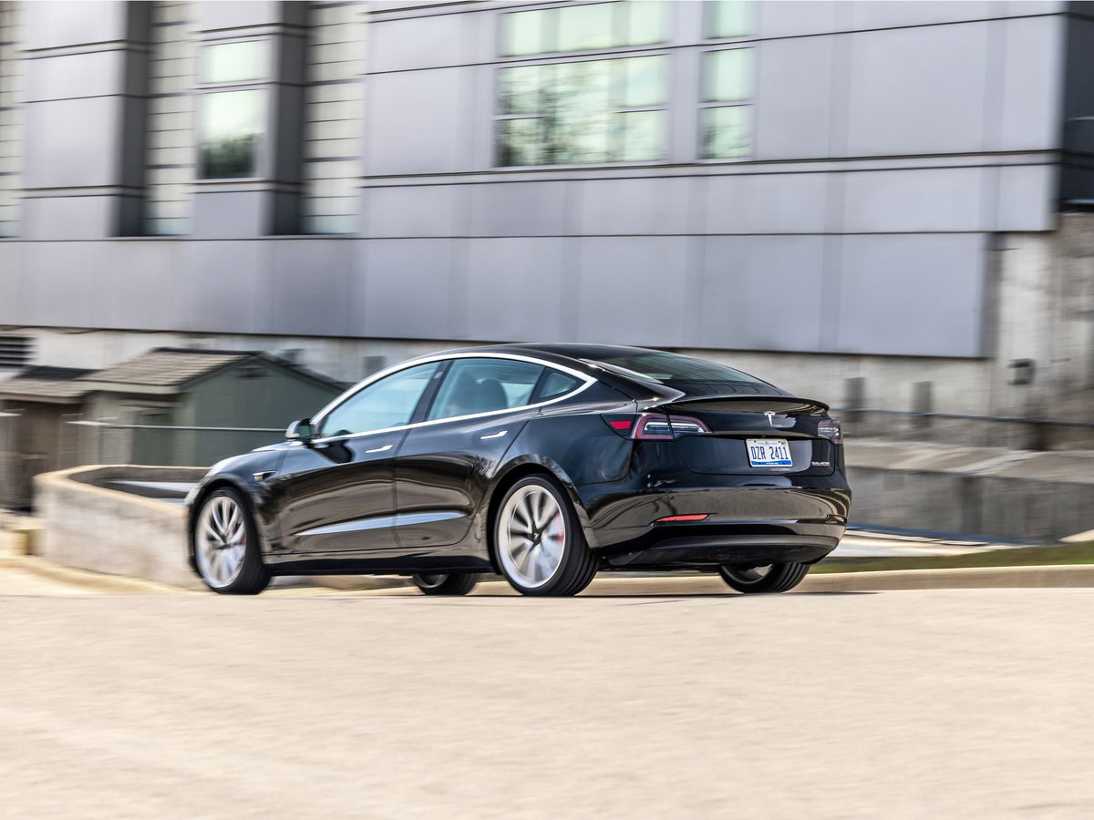 Tesla Model 3 Performance: A new concept of speed! - Review