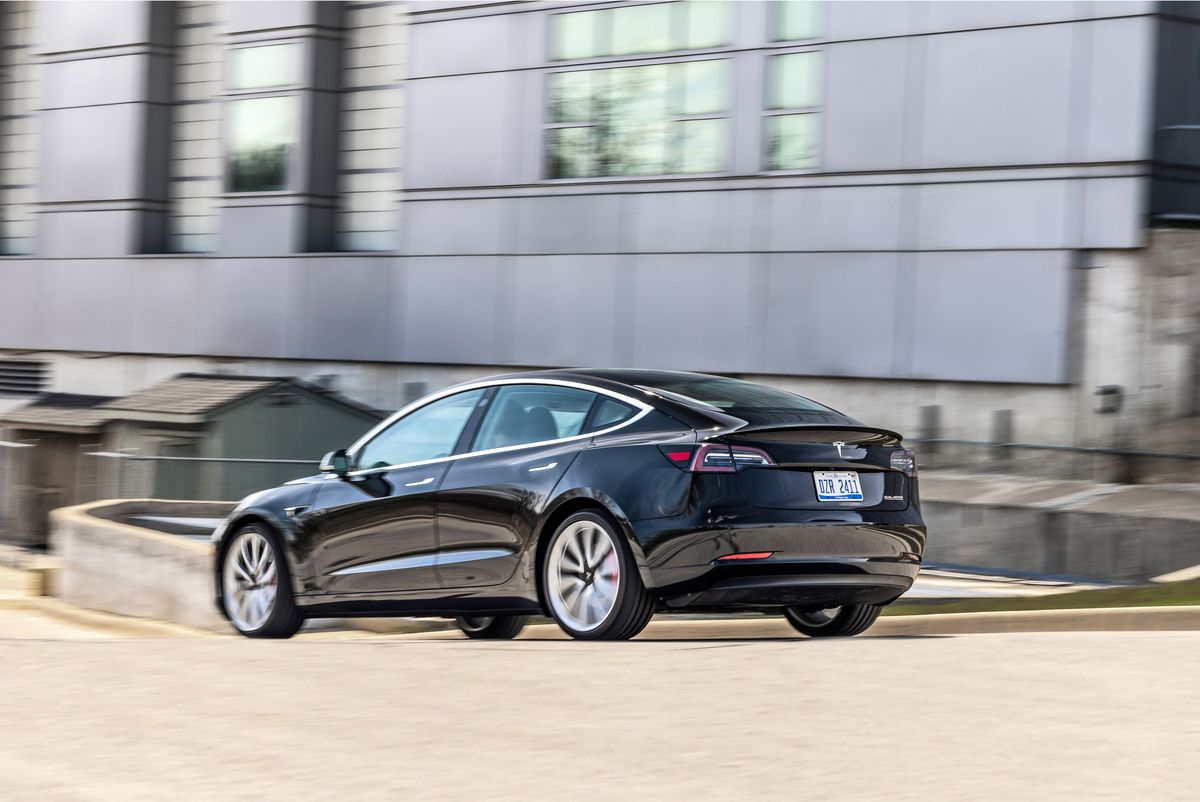 Laan Weg Aan Tested: 2019 Tesla Model 3 Performance Hits 60 in 3.1 Seconds