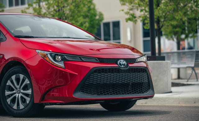 View Photos of the 2019 Toyota Corolla Hybrid