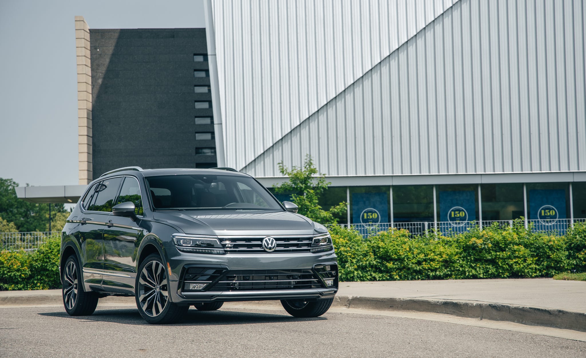 Standard Hood Fender & Mirrors | Volkswagen Tiguan HIGHLINE 2019