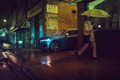 Night, Vehicle, Car, Light, Rain, Yellow, Street, Umbrella, Mode of transport, Sky, 