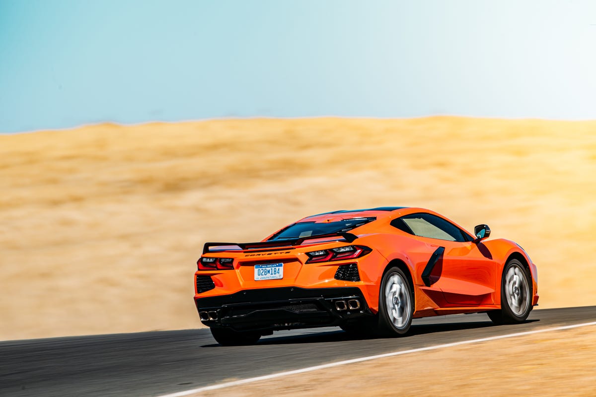 www.roadandtrack.com