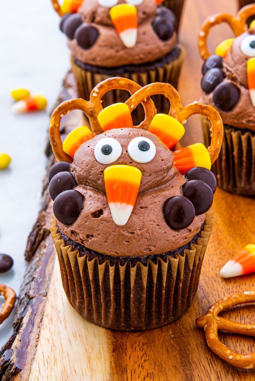 39 Easy Thanksgiving Cake Recipes - Best Cakes For Thanksgiving