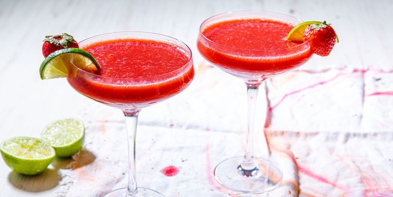 Easy Frozen Strawberry Daiquiri Recipe How To Make A Strawberry Daiquiri