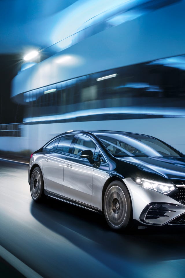 mercedes eq, eqs 580 4matic, exterieur, farbe hightechsilberobsidianschwarz, amg line, edition 1 stromverbrauch kombiniert 20,0 16,9 kwh100 km co2 emissionen kombiniert 0 gkm  mercedes eq, eqs 580 4matic, exterior, colour high tech silverobsidian black, amg line, edition 1 combined electrical consumption 200 169 kwh100 km combined co2 emissions 0 gkm